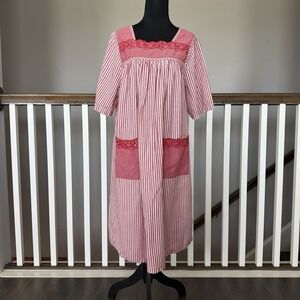 Go Softly Patio Dress SZ M Red Striped Embroidered Floral Grandma Granny Cottage